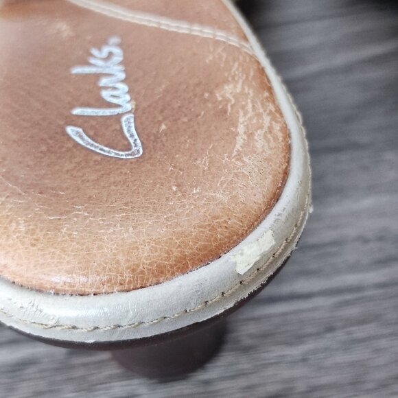 Clarks Strappy Sandals Sz 8 Beige Brown Leather Round Toe Slip On Heeled Sandal - Picture 12 of 15